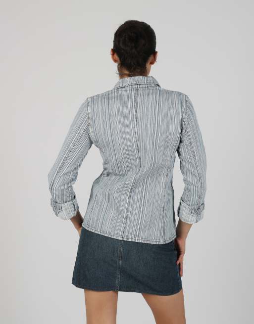 Vintage United Colours of Benetton S denim jacket in light blue, 2 of 4