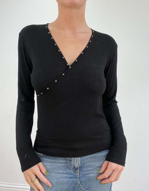 Vintage v neck studded top in black