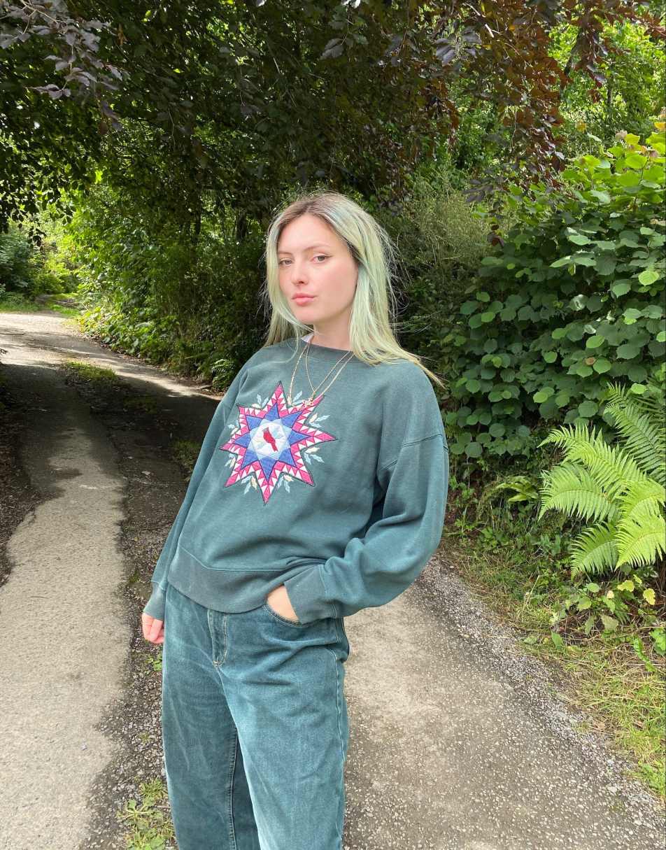 Vintage Winter Cardinal Bird size M Sweatshirt in Green