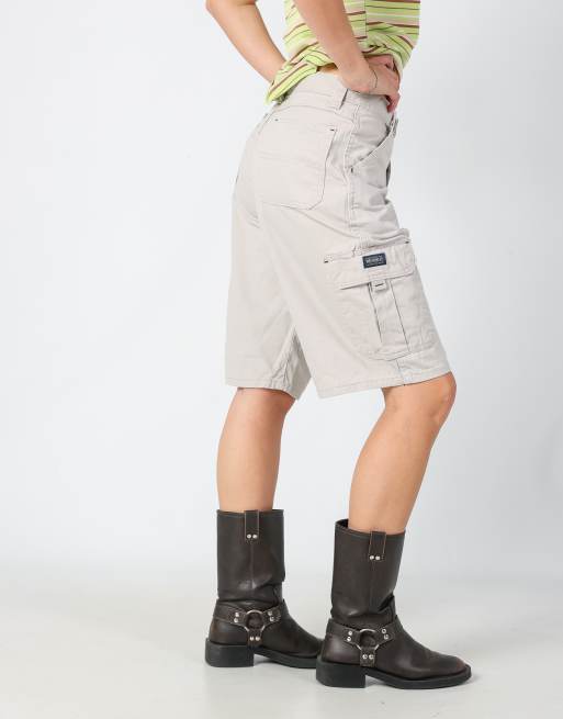 Vintage Wrangler 28x23 canvas cargo shorts in cream, 2 of 4