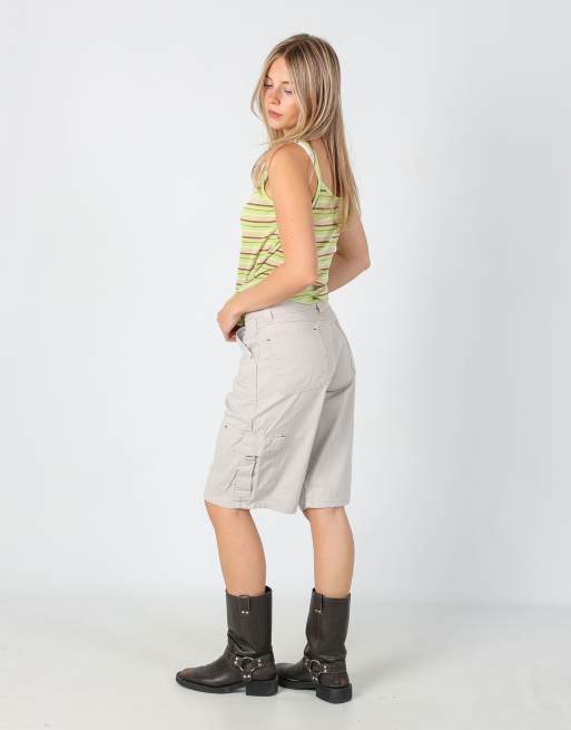 Vintage Wrangler 28x23 canvas cargo shorts in cream, 3 of 4