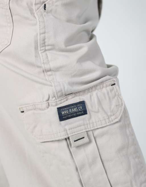 Vintage Wrangler 28x23 canvas cargo shorts in cream, 4 of 4