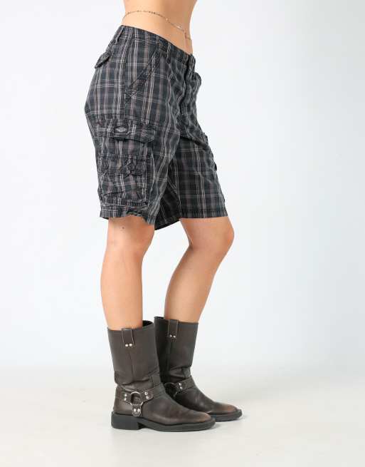 Vintage Wrangler 29x19 canvas cargo shorts in black