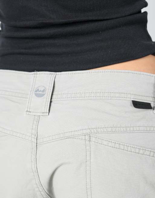 Vintage Wrangler 30x19 canvas cargo shorts in light grey, 4 of 4