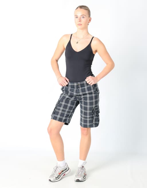 Vintage Wrangler 30x20 canvas cargo shorts in black