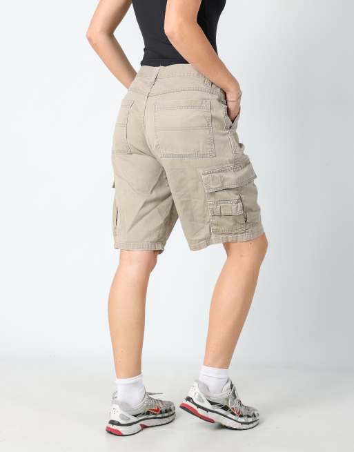 Vintage Wrangler 30x21 canvas cargo shorts in beige