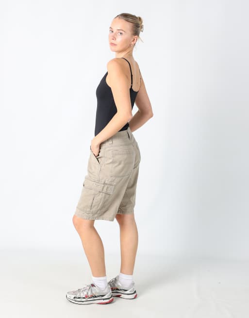 Vintage Wrangler 30x21 canvas cargo shorts in beige, 2 of 4