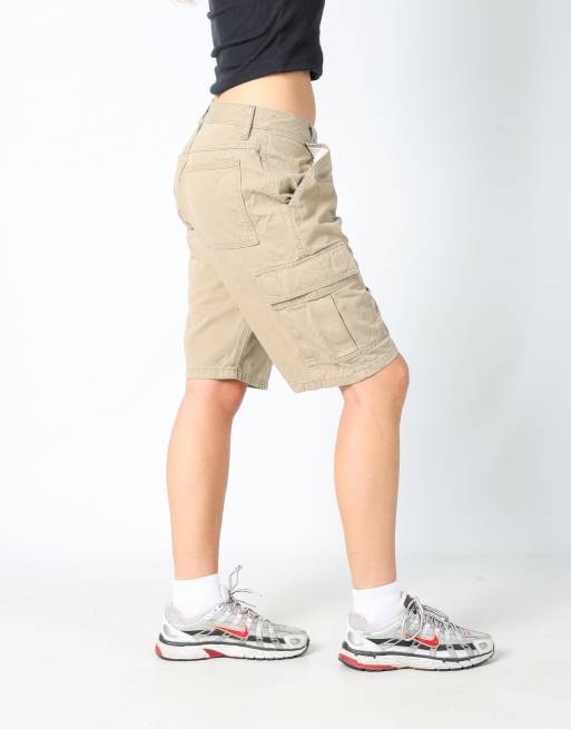 Vintage Wrangler 30x21 canvas cargo shorts in tan