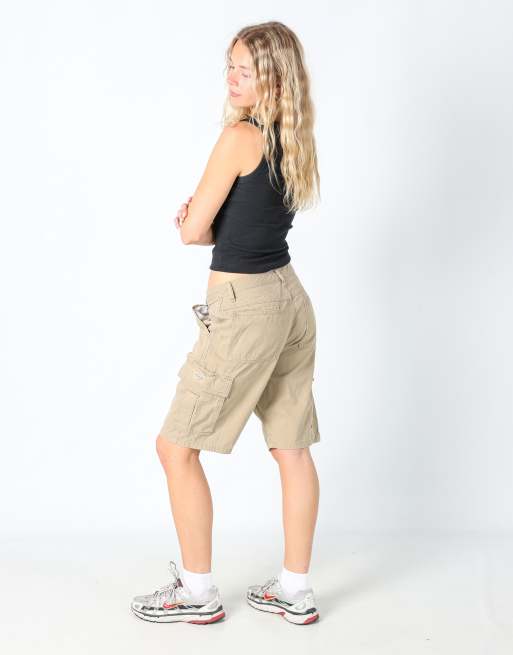 Vintage Wrangler 30x21 canvas cargo shorts in tan, 3 of 4