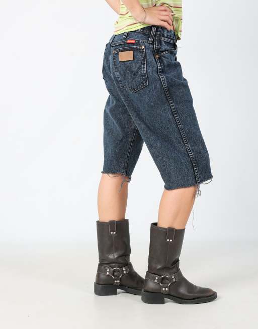 Vintage Wrangler 30x24 denim shorts in blue, 2 of 4