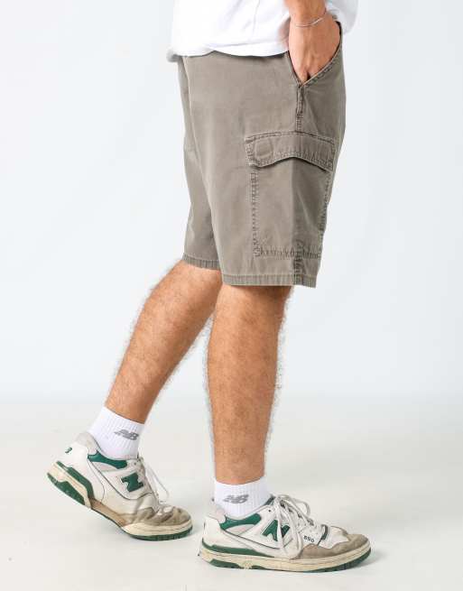 Vintage Wrangler 32x21 canvas cargo shorts in brown