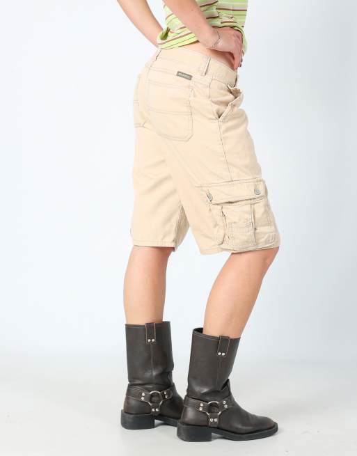 Vintage Wrangler 32x22 canvas cargo shorts in cream