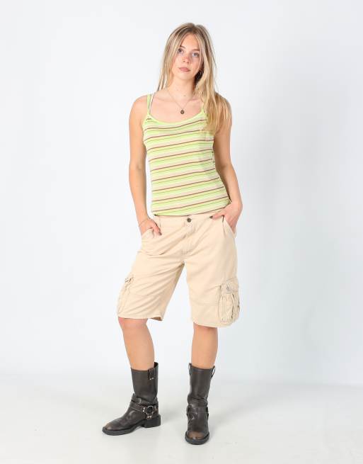 Vintage Wrangler 32x22 canvas cargo shorts in cream, 2 of 4
