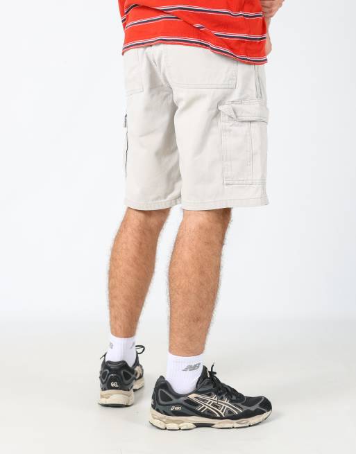 Vintage Wrangler 32x22 canvas cargo shorts in ivory