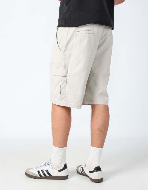 Vintage Wrangler 32x23 canvas cargo shorts in ivory