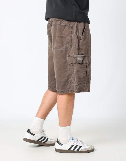 Vintage Wrangler 32x27 canvas cargo shorts in brown