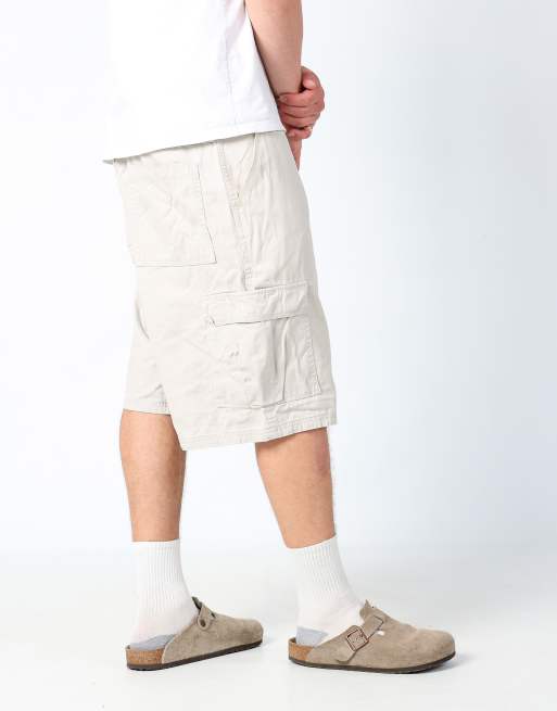 Vintage Wrangler 32x29 canvas cargo shorts in beige