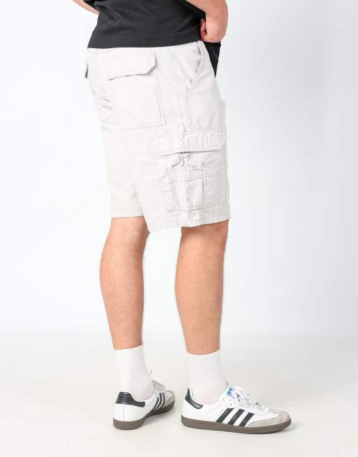 Vintage Wrangler 33x21 canvas cargo shorts in ivory