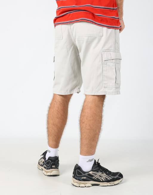Vintage Wrangler 33x22 canvas cargo shorts in ivory
