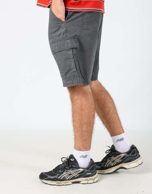 Vintage Wrangler 34x20 canvas cargo shorts in grey, 2 of 4