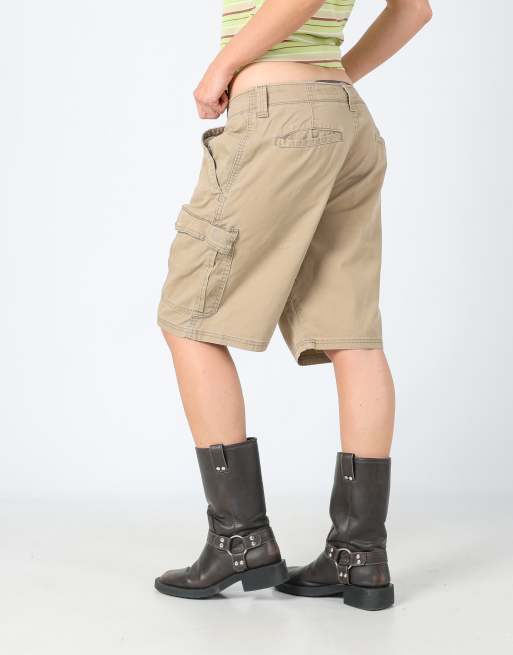 Vintage Wrangler 34x20 canvas cargo shorts in tan