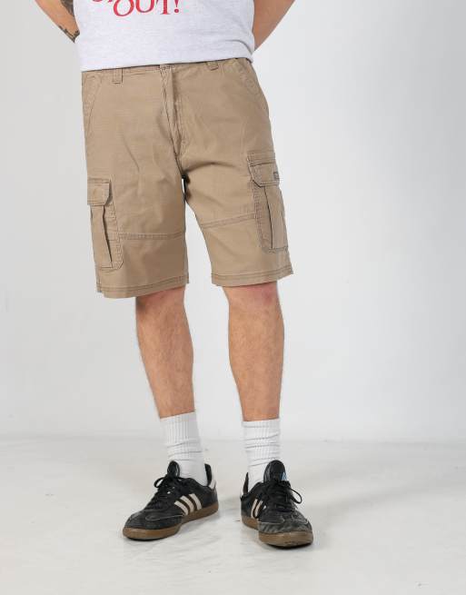 Vintage Wrangler 34x20 canvas cargo shorts in tan