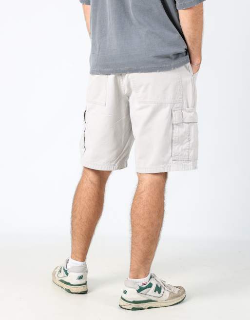 Vintage Wrangler 34x21 canvas cargo shorts in cream