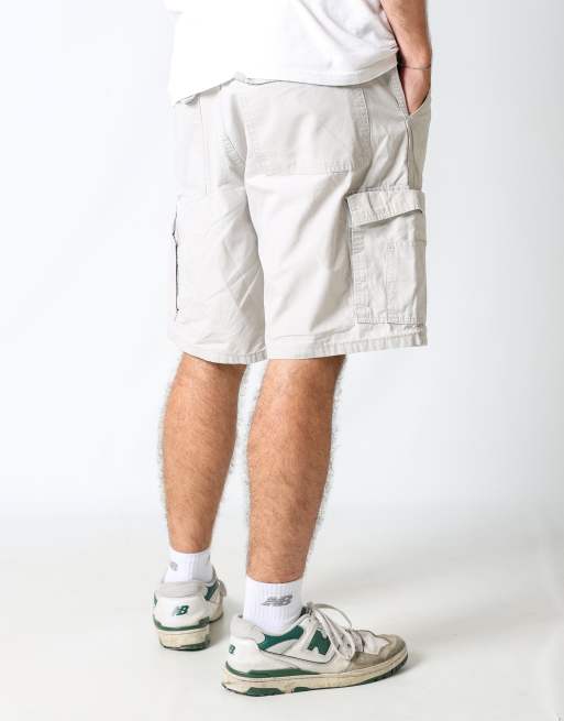 Vintage Wrangler 34x21 canvas cargo shorts in ivory