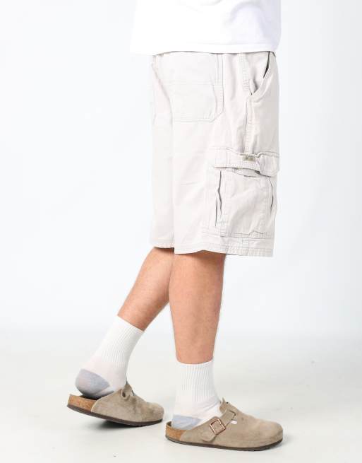 Vintage Wrangler 34x22 canvas cargo shorts in ivory