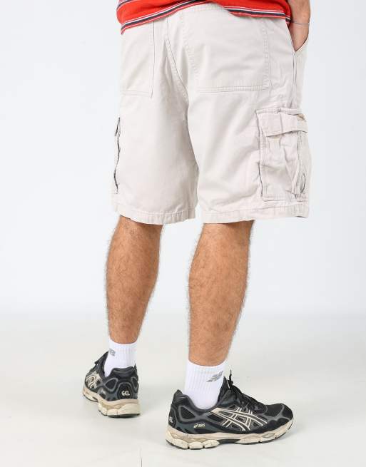 Vintage Wrangler 34x22 canvas cargo shorts in ivory, 2 of 4