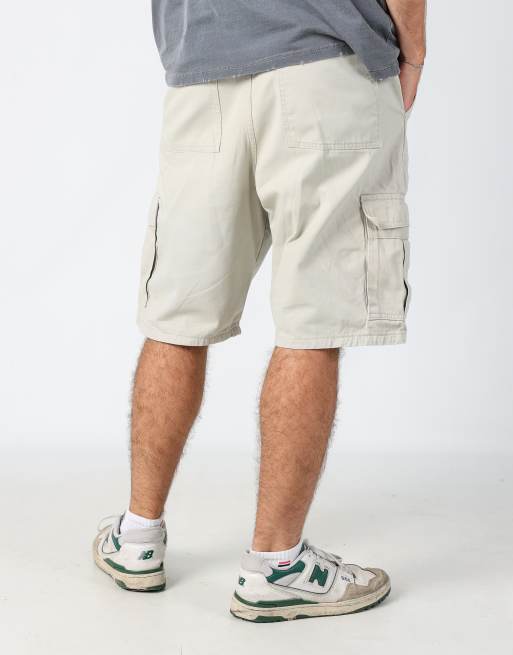 Vintage Wrangler 34x23 canvas cargo shorts in beige, 2 of 4