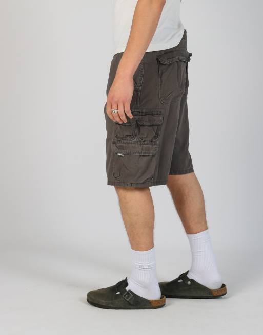 Vintage Wrangler 34x26 canvas cargo shorts in charcoal grey, 2 of 4