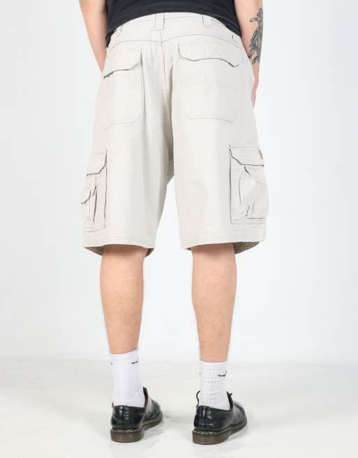 Vintage Wrangler 36x22 canvas cargo shorts in beige