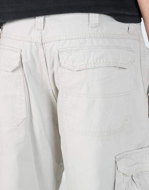 Vintage Wrangler 36x22 canvas cargo shorts in beige, 4 of 4
