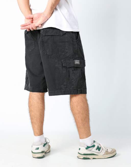 Vintage Wrangler 36x22 canvas cargo shorts in black, 2 of 4