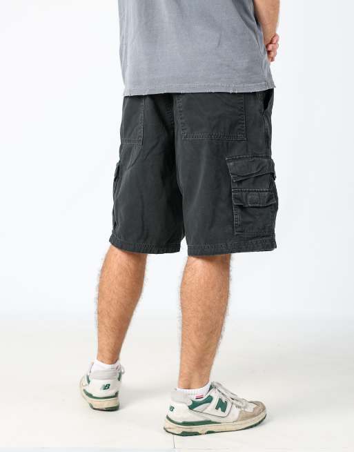 Vintage Wrangler 36x22 canvas cargo shorts in black