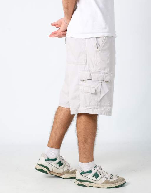 Vintage Wrangler 36x22 canvas cargo shorts in cream