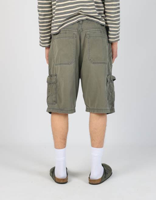 Vintage Wrangler 36x22 canvas cargo shorts in dark green, 2 of 4