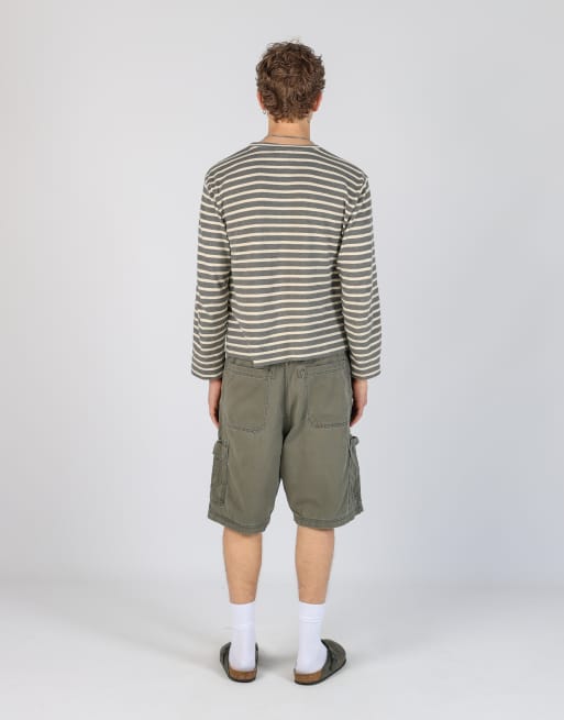 Vintage Wrangler 36x22 canvas cargo shorts in dark green, 3 of 4