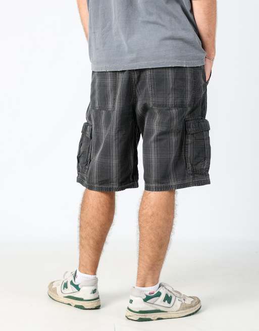 Vintage Wrangler 36x23 canvas cargo shorts in black