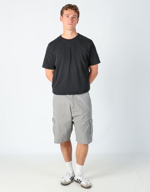 Vintage Wrangler 36x33 canvas cargo shorts in grey, 2 of 4