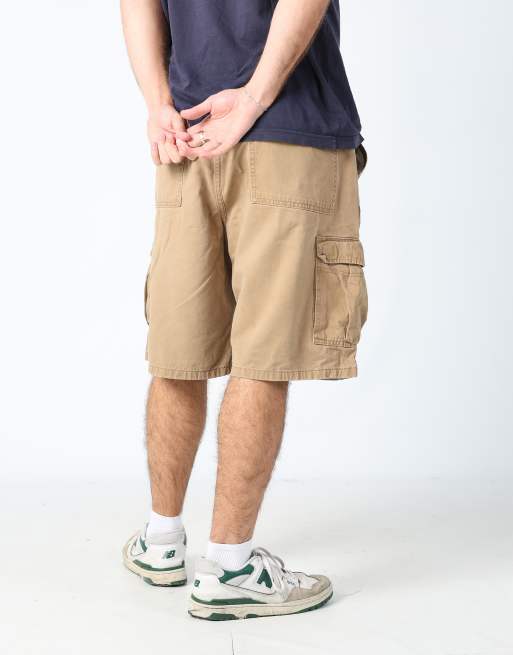 Vintage Wrangler 36x34 canvas cargo shorts in tan