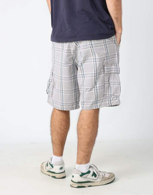 Vintage Wrangler 36x38 canvas cargo shorts in grey