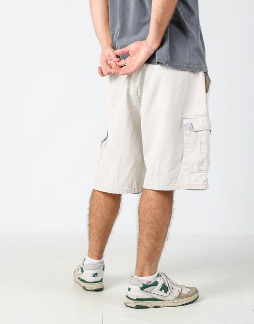 Vintage Wrangler 38x21 canvas cargo shorts in white, 2 of 4