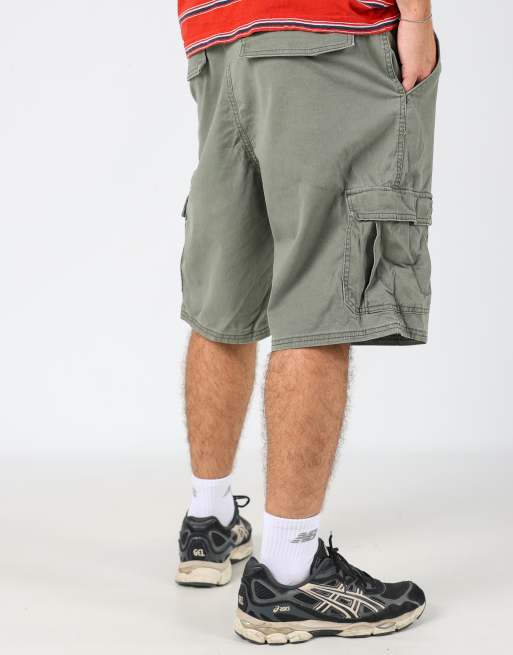 Vintage Wrangler 38x22 canvas cargo shorts in dark green