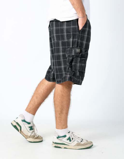Vintage Wrangler 38x23 canvas cargo shorts in black