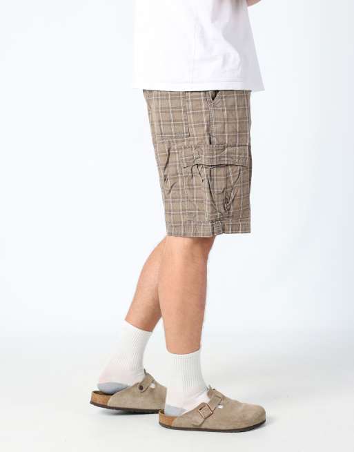 Vintage Wrangler 38x23 canvas cargo shorts in brown