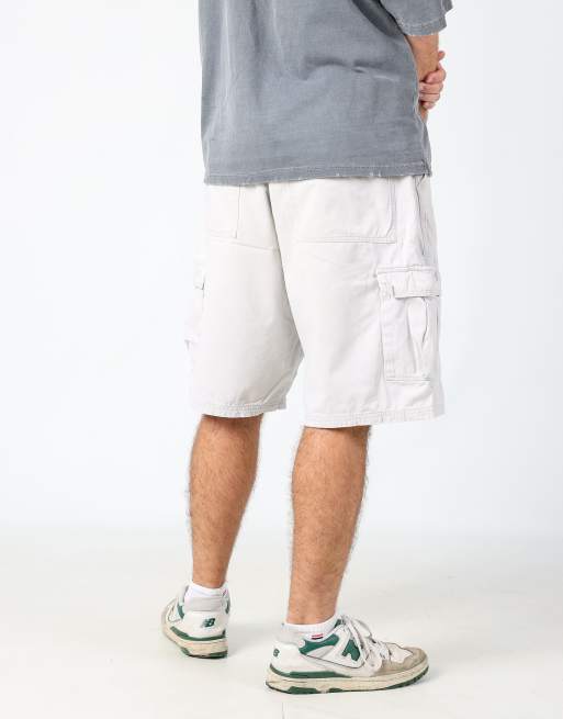 Vintage Wrangler 38x23 canvas cargo shorts in cream, 2 of 4