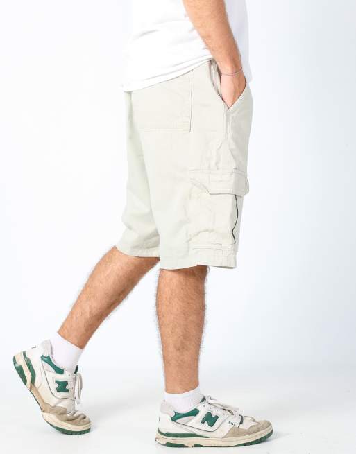 Vintage Wrangler 38x23 canvas cargo shorts in ivory, 2 of 4