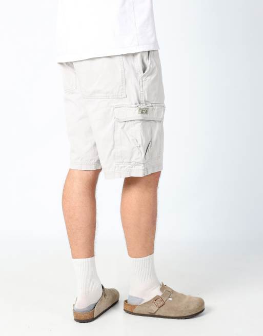Vintage Wrangler 38x28 canvas cargo shorts in beige